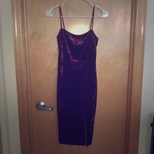 Lulu’s velvet bodycon dress (small)